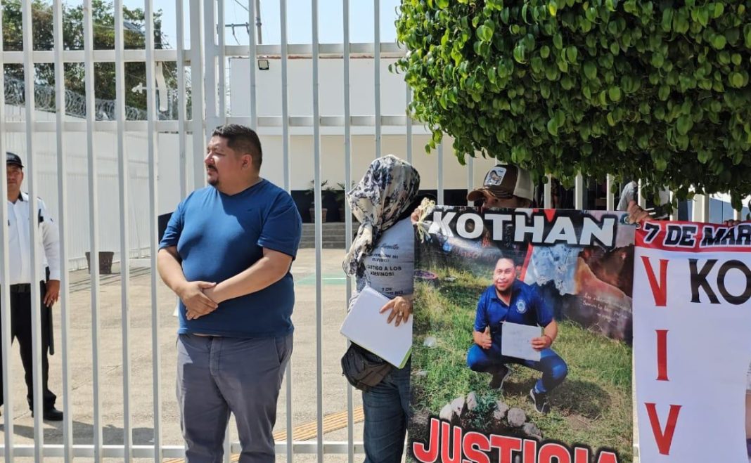 madre de normalista Yanqui Kothan Gómez Peralta, un normalista de Ayotzinapa, fue asesinado el 7 de marzo de 2024 y por los hechos fueron detenidos tres policías de Guerrero